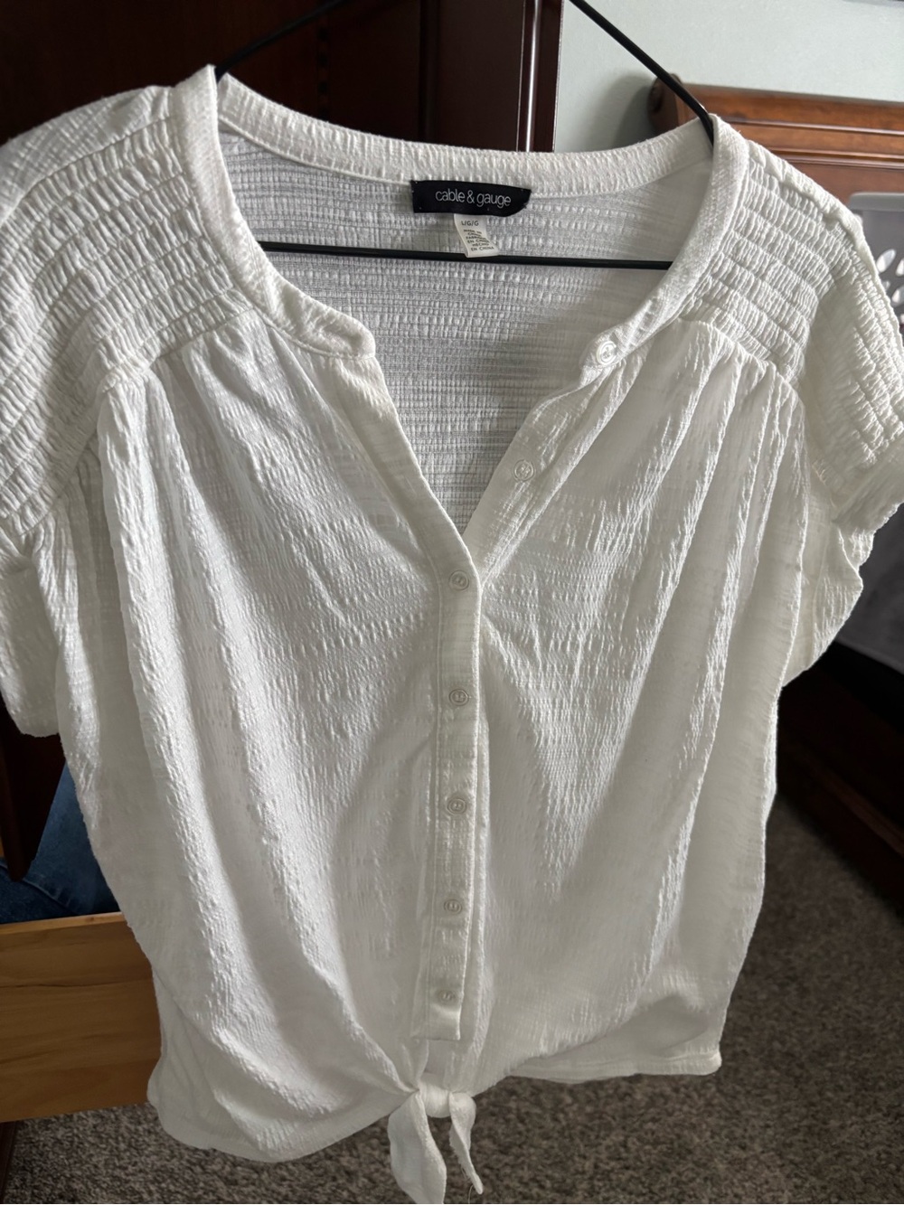 Cable & Gauge White Button-Front Tie-Hem Blouse